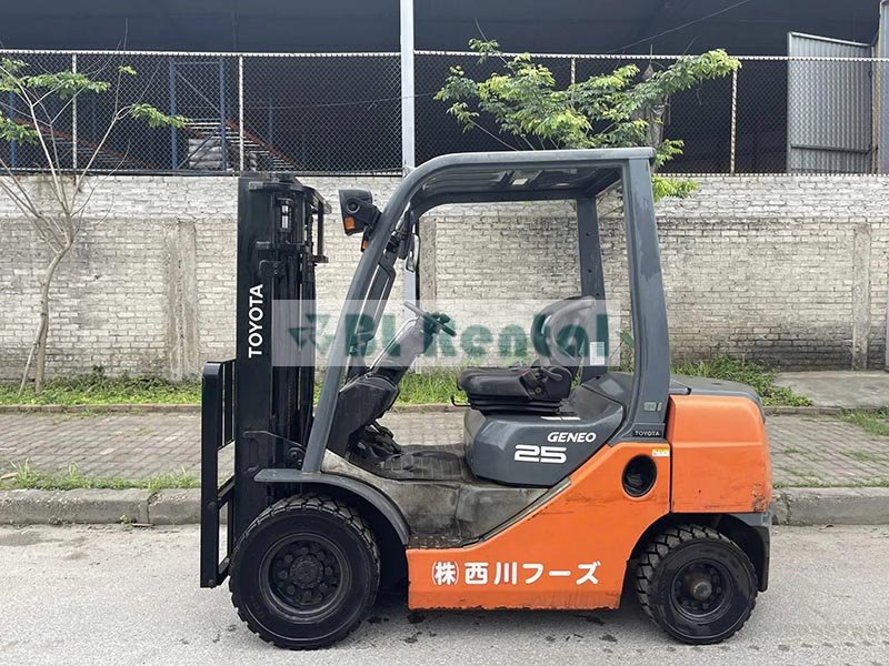 xe nâng dầu máy điện