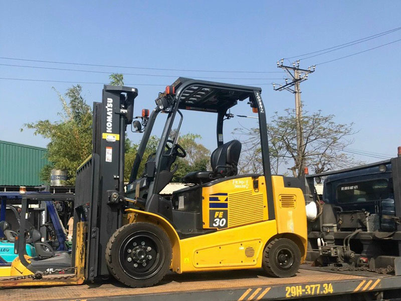 Xe nâng hàng đời cao