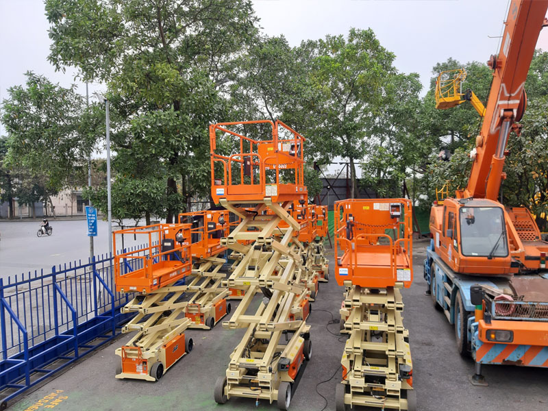 Xe nâng người cắt kéo